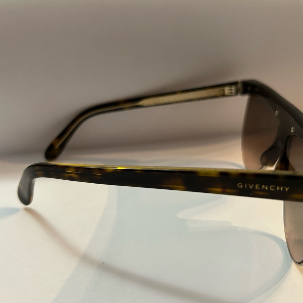 Tortoise Shell Sunglasses - Picture 3 of 4